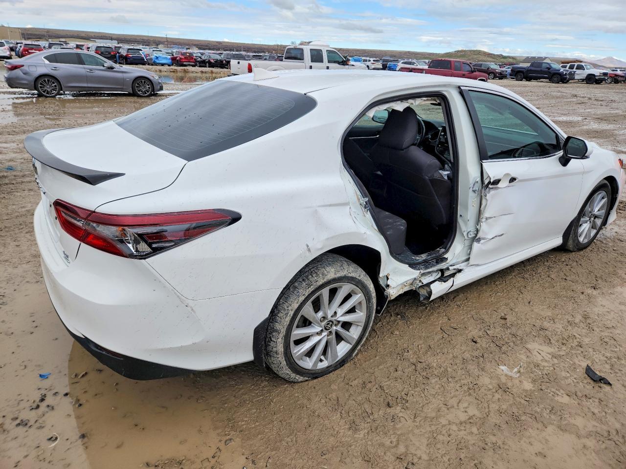 2022 Toyota Camry Le - Image 3