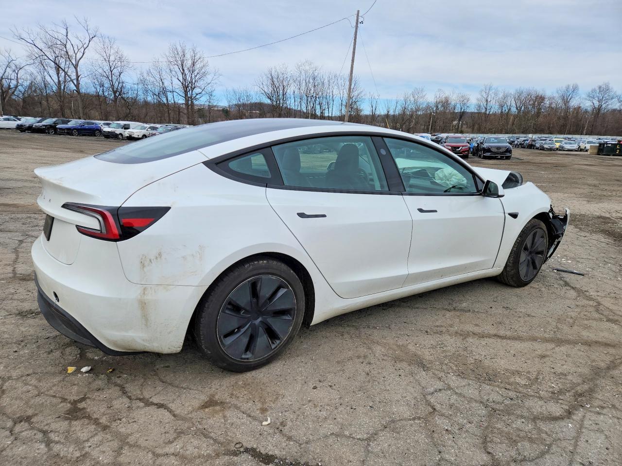 2024 Tesla Model 3 - Фото 3