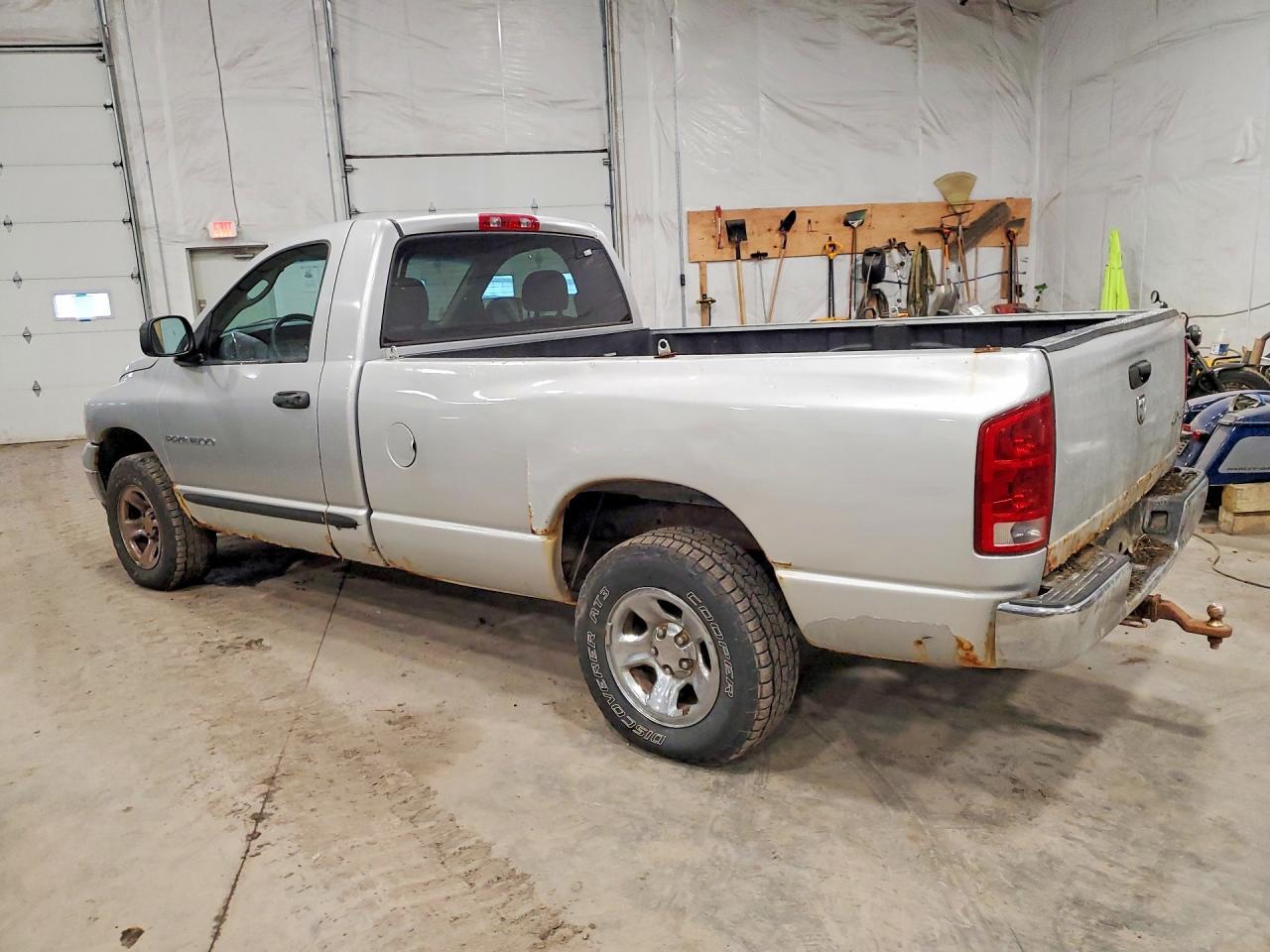 2005 Dodge Ram 1500 St - Фото 2
