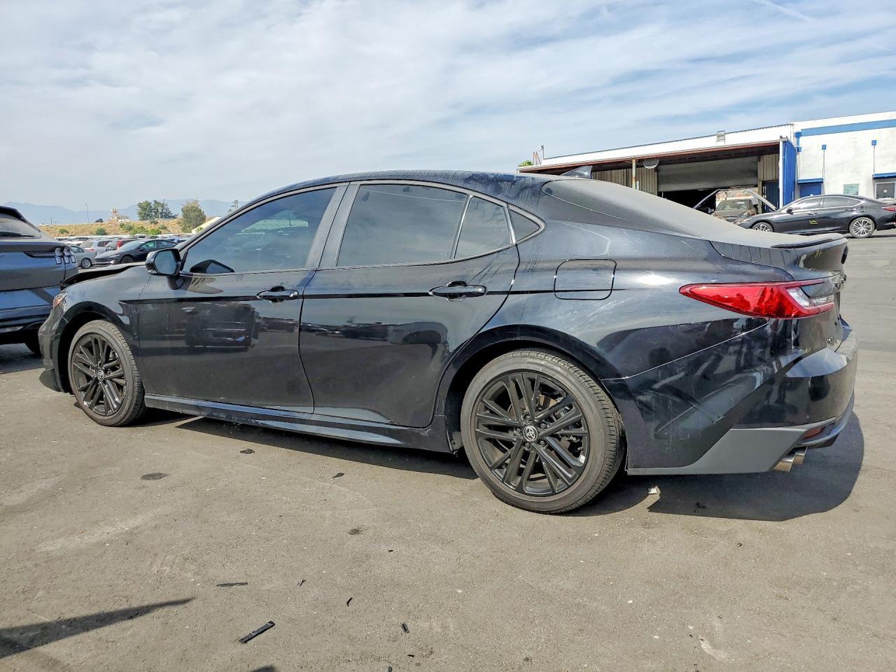 2025 Toyota Camry Se - Фото 2
