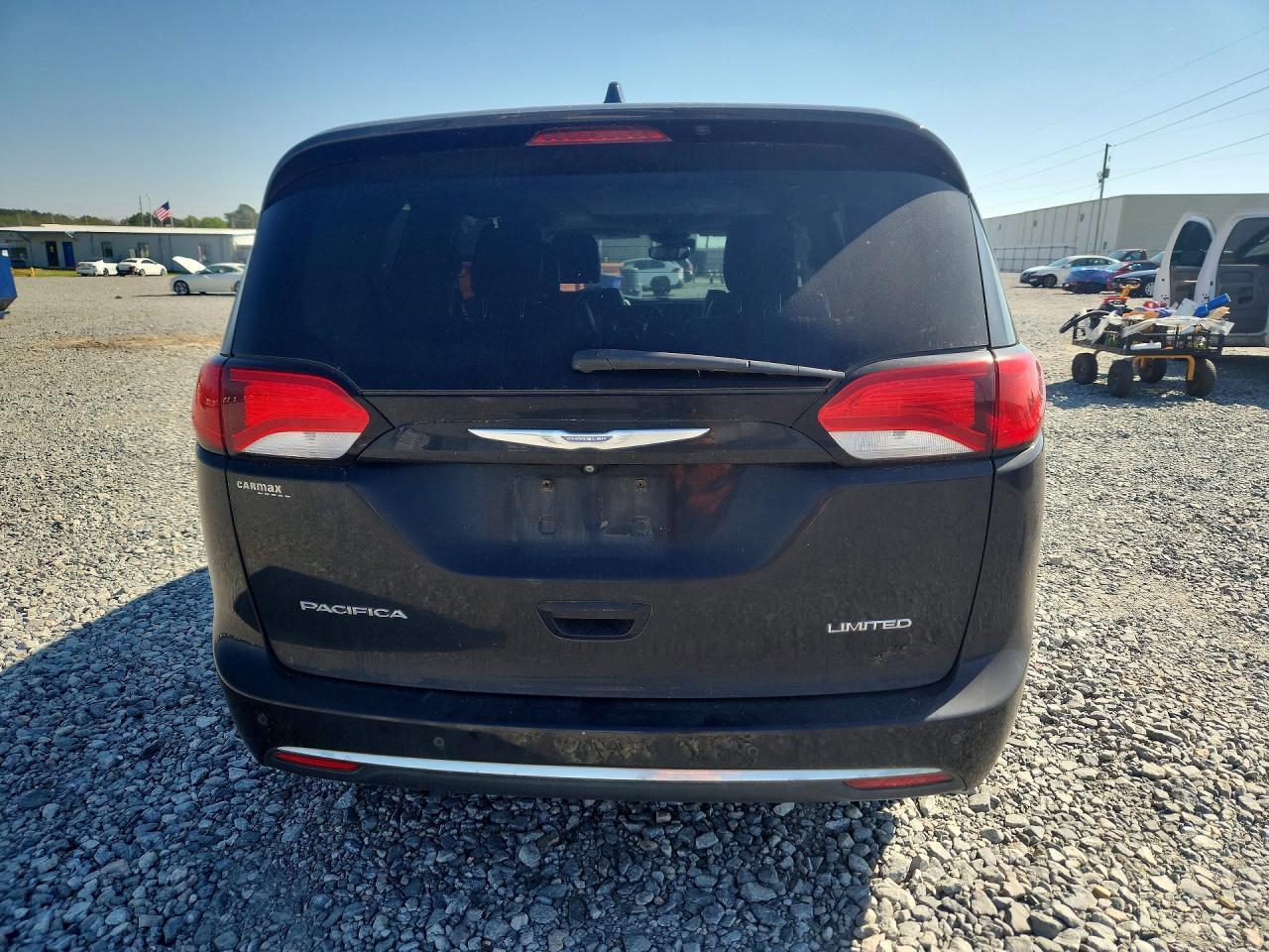 2017 Chrysler Pacifica Limited - Image 6