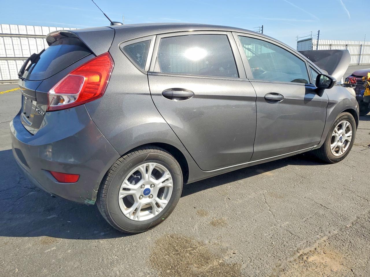 2016 Ford Fiesta Se - Image 3