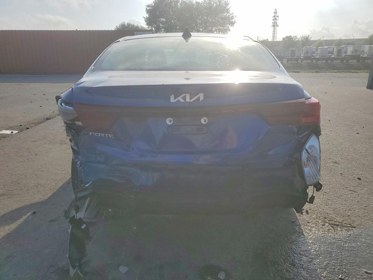 2024 Kia Forte Lxs - Image 6