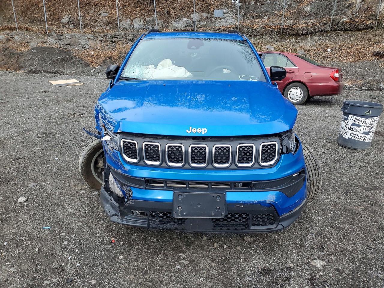 2023 Jeep Compass Latitude - Image 5