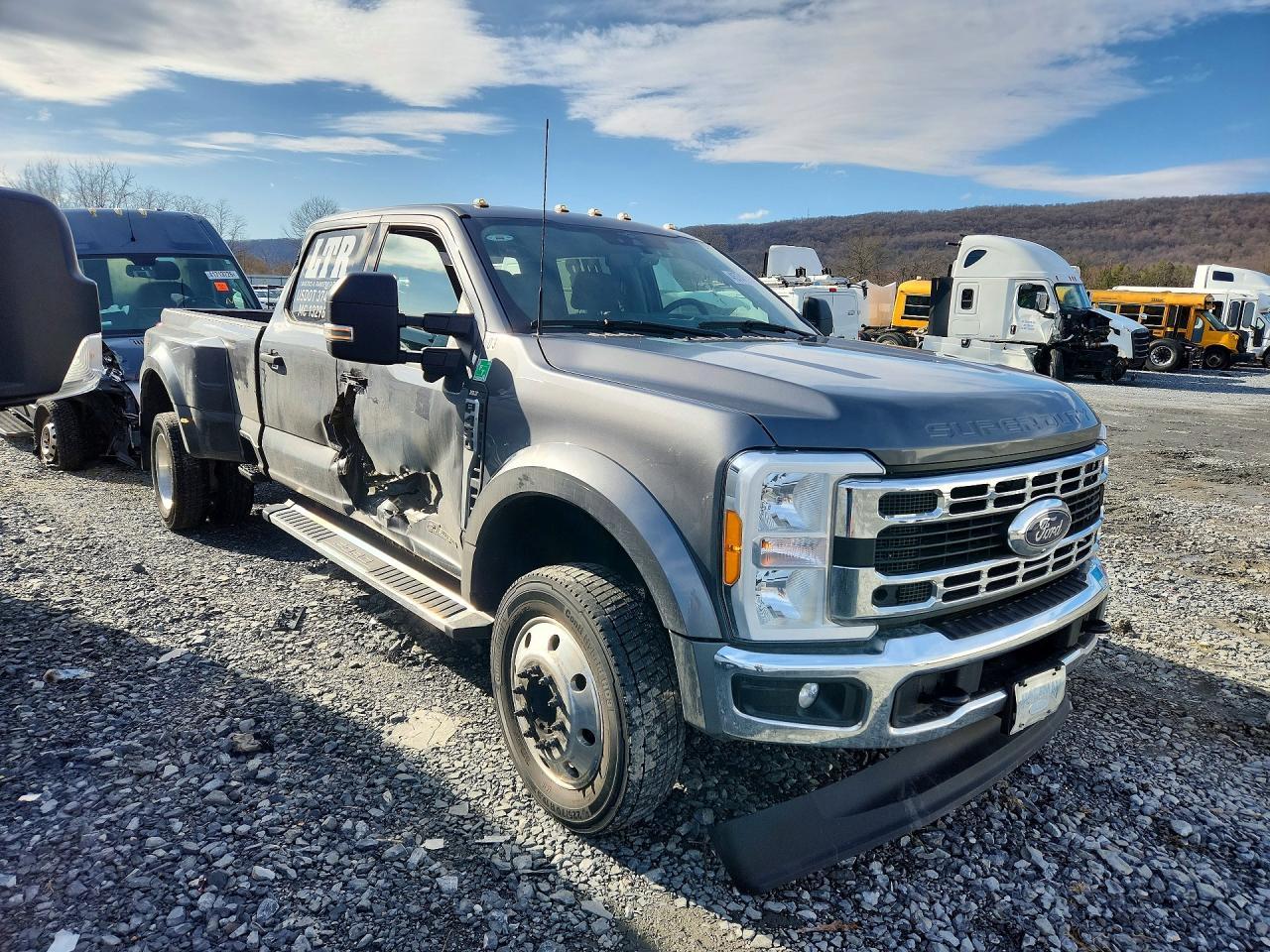 2023 Ford F450 Super Duty - Image 4