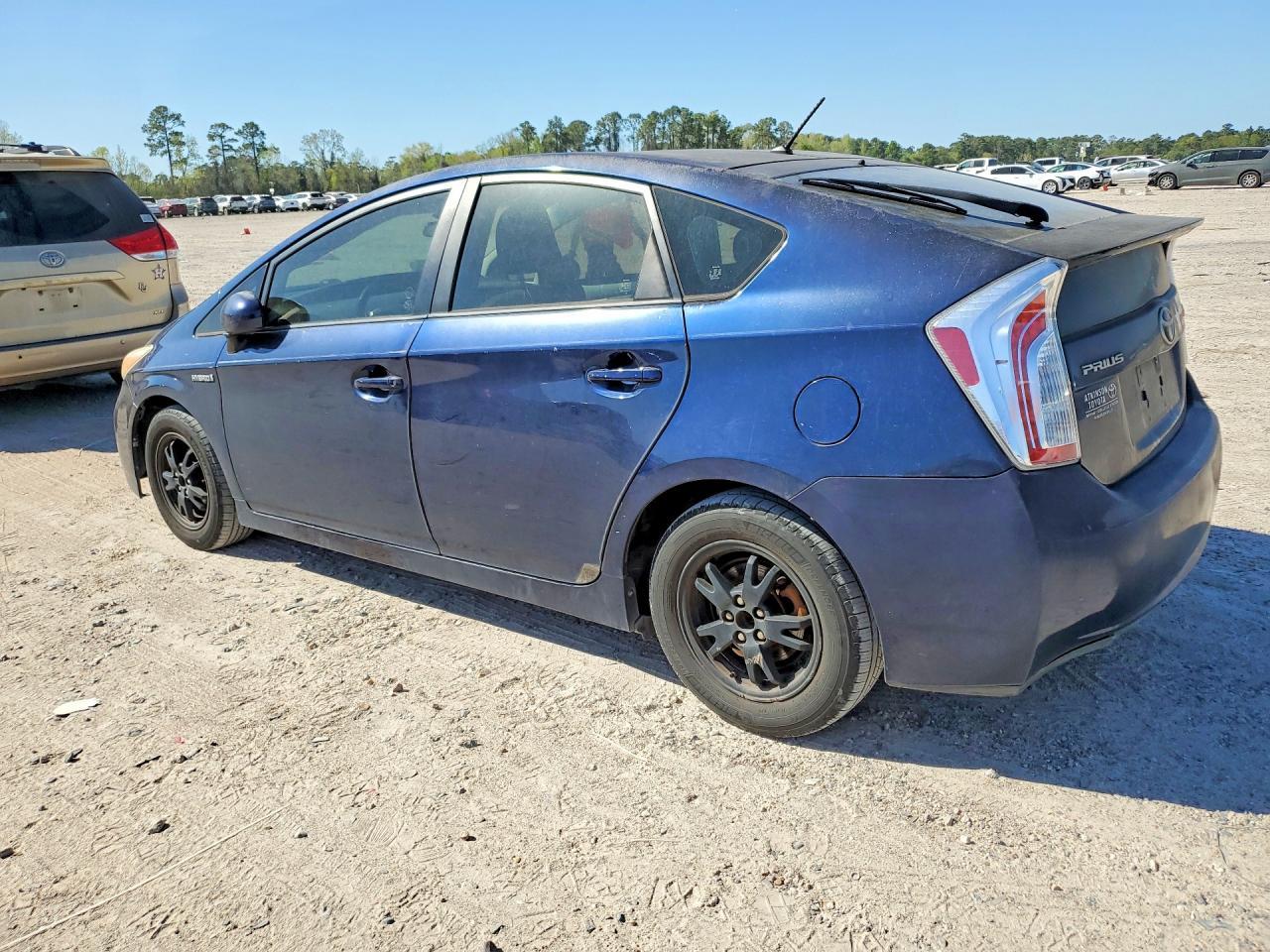 2013 Toyota Prius Two - Фото 2