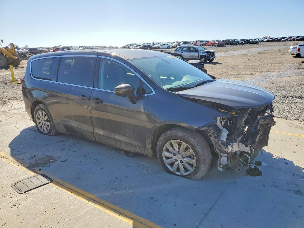 2019 Chrysler Pacifica L - Image 4