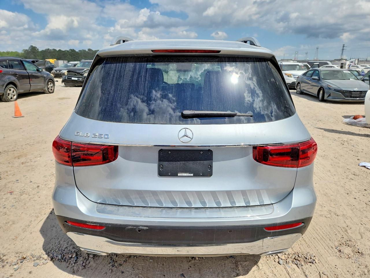 2025 Mercedes-Benz Glb 250 - Image 6