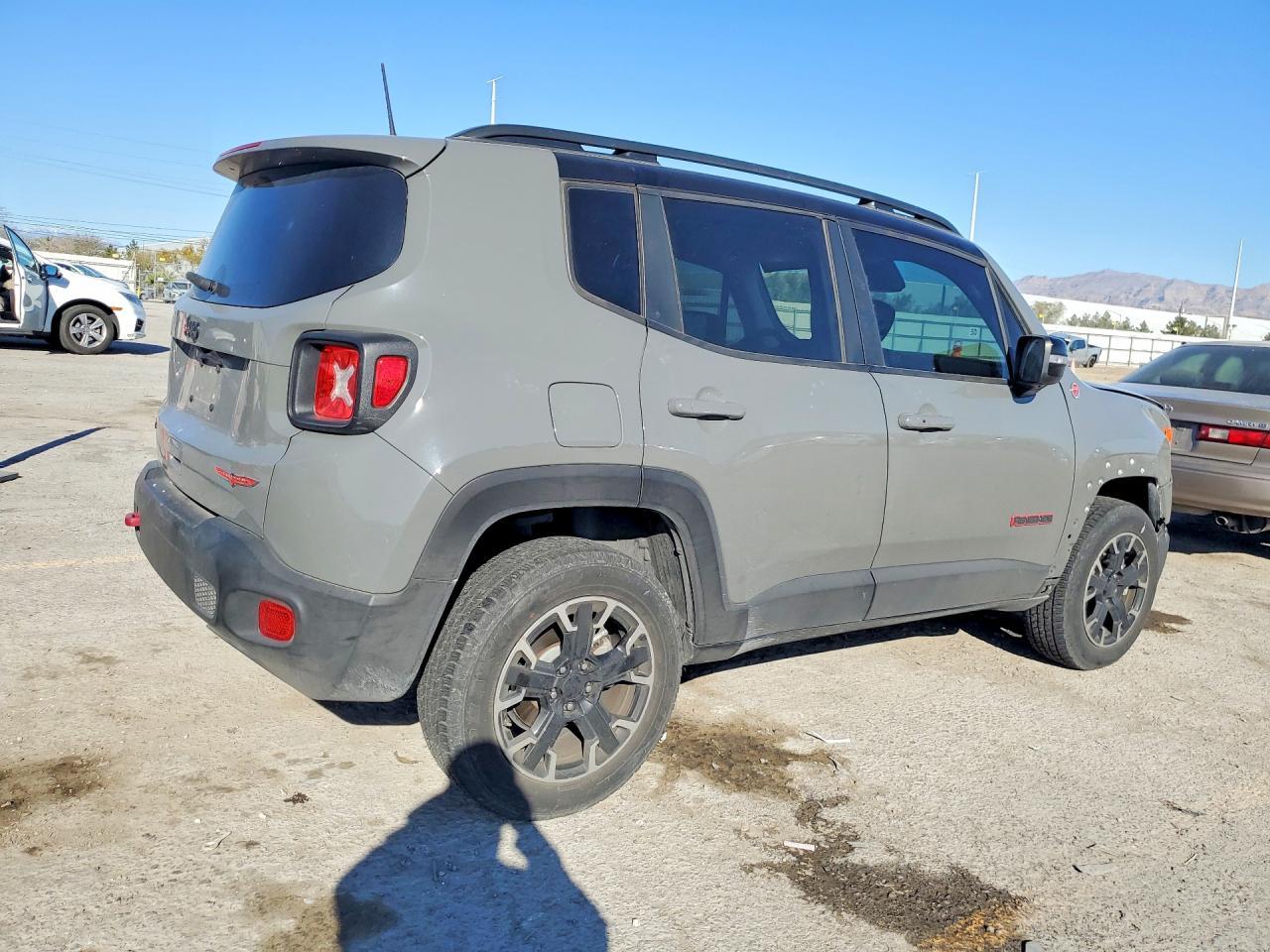 2023 Jeep Renegade Trailhawk - Image 3