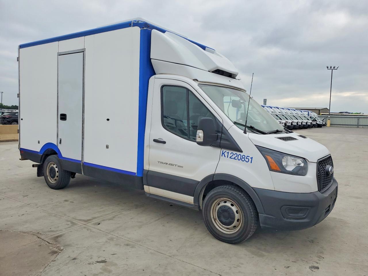 2022 Ford Transit Delivery Truck - Фото 4