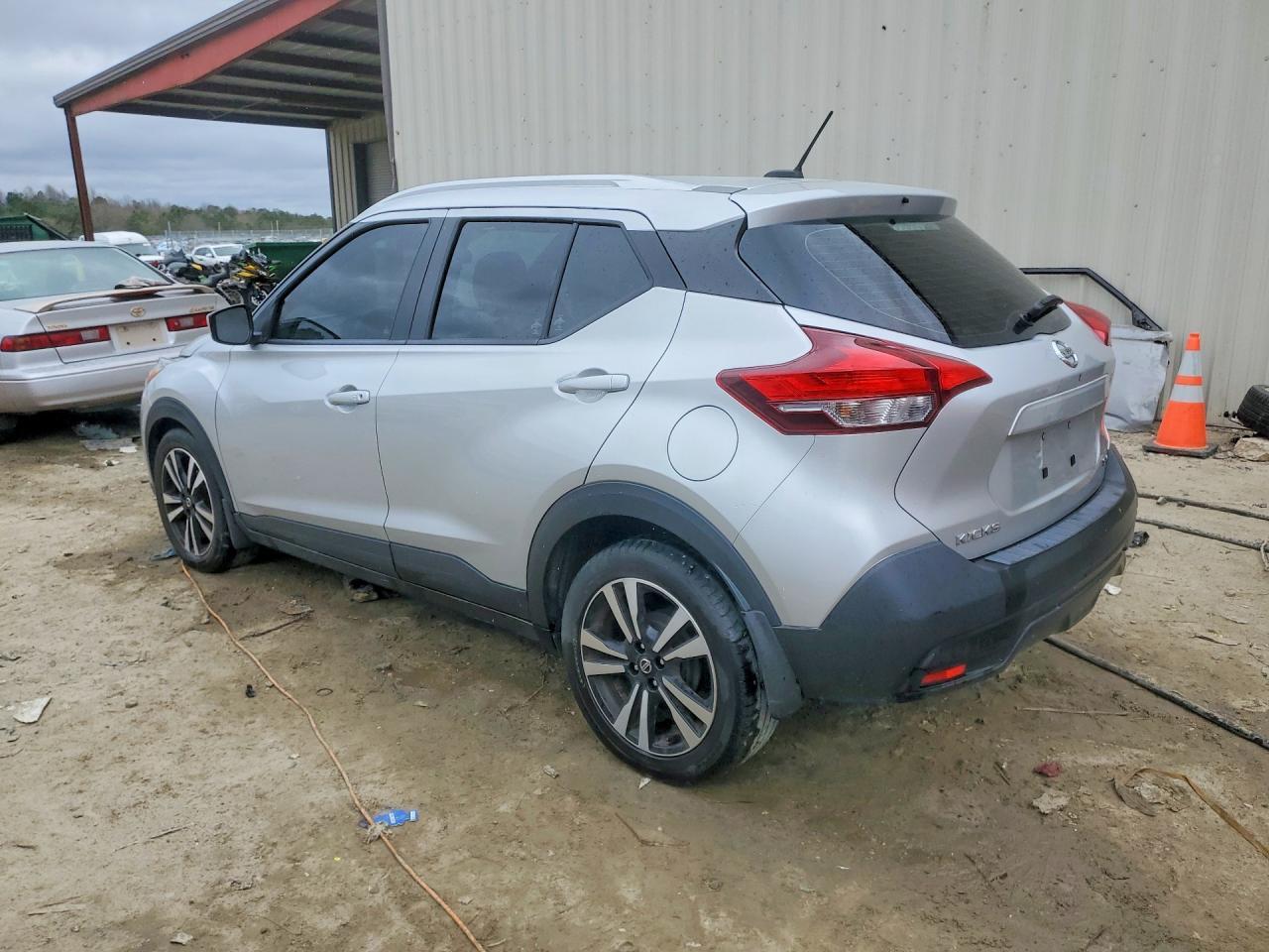 2018 Nissan Kicks Sv - Image 2