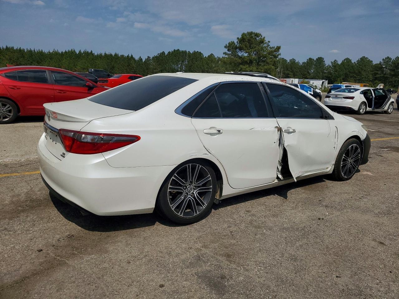 2016 Toyota Camry Special Edition - Image 3