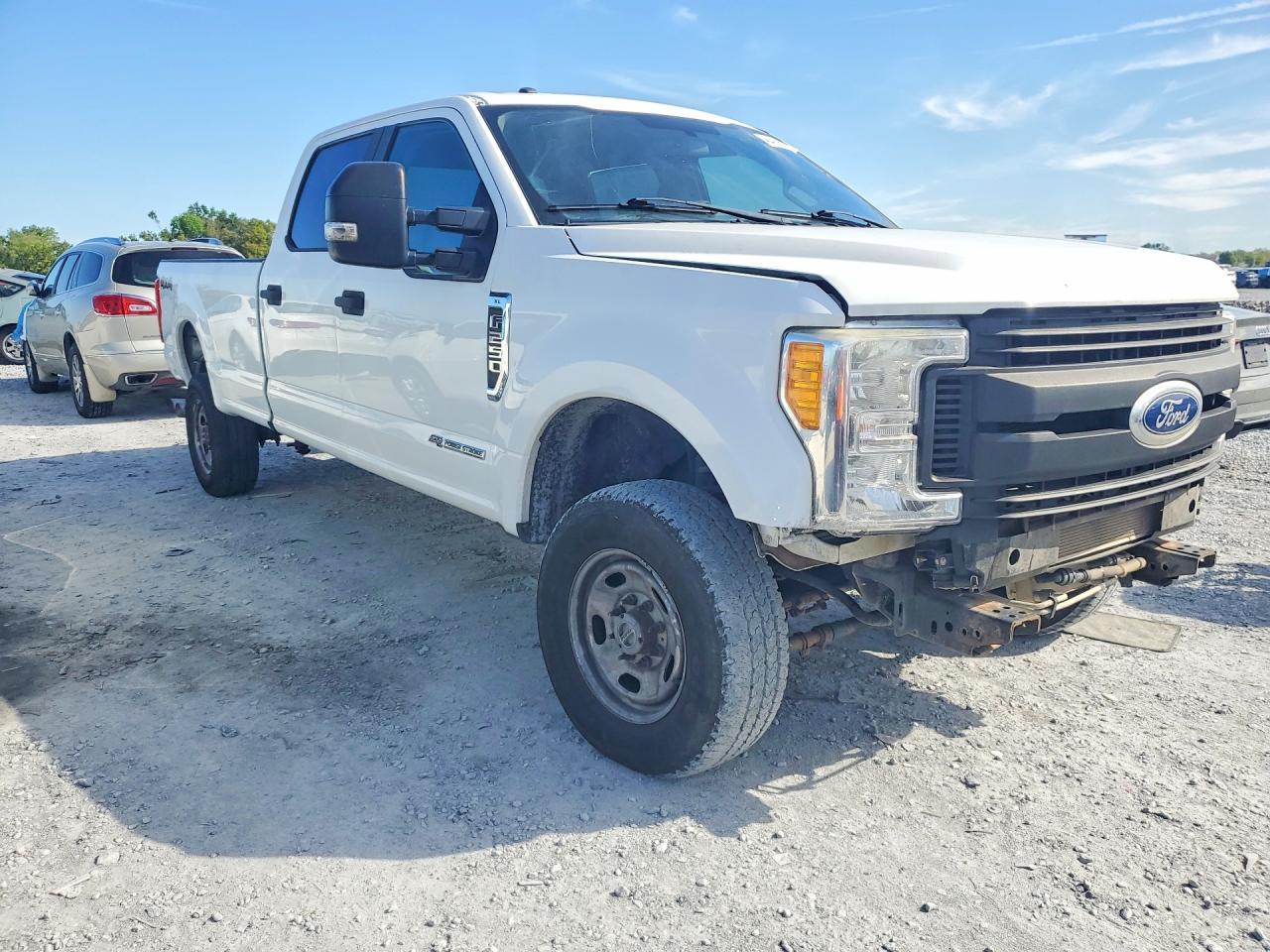 2017 Ford F250 Super Duty - Image 4