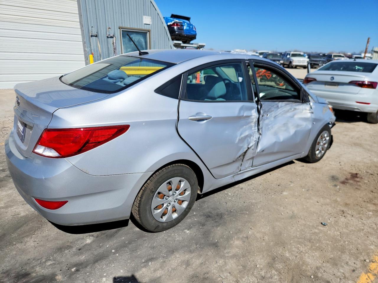 2017 Hyundai Accent Se - Фото 3