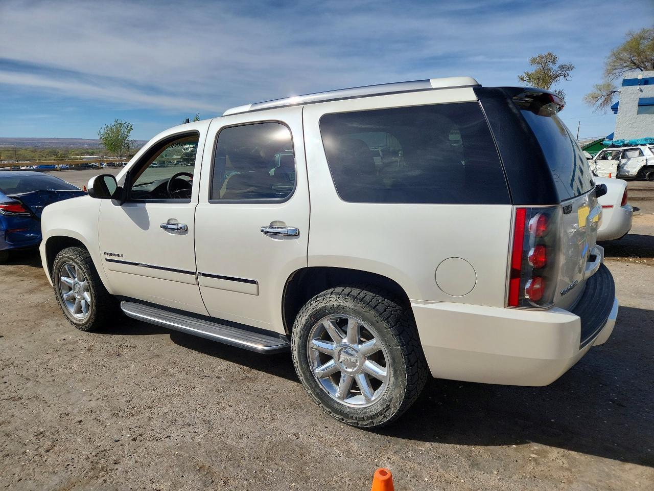 2013 GMC Yukon Denali - Image 2