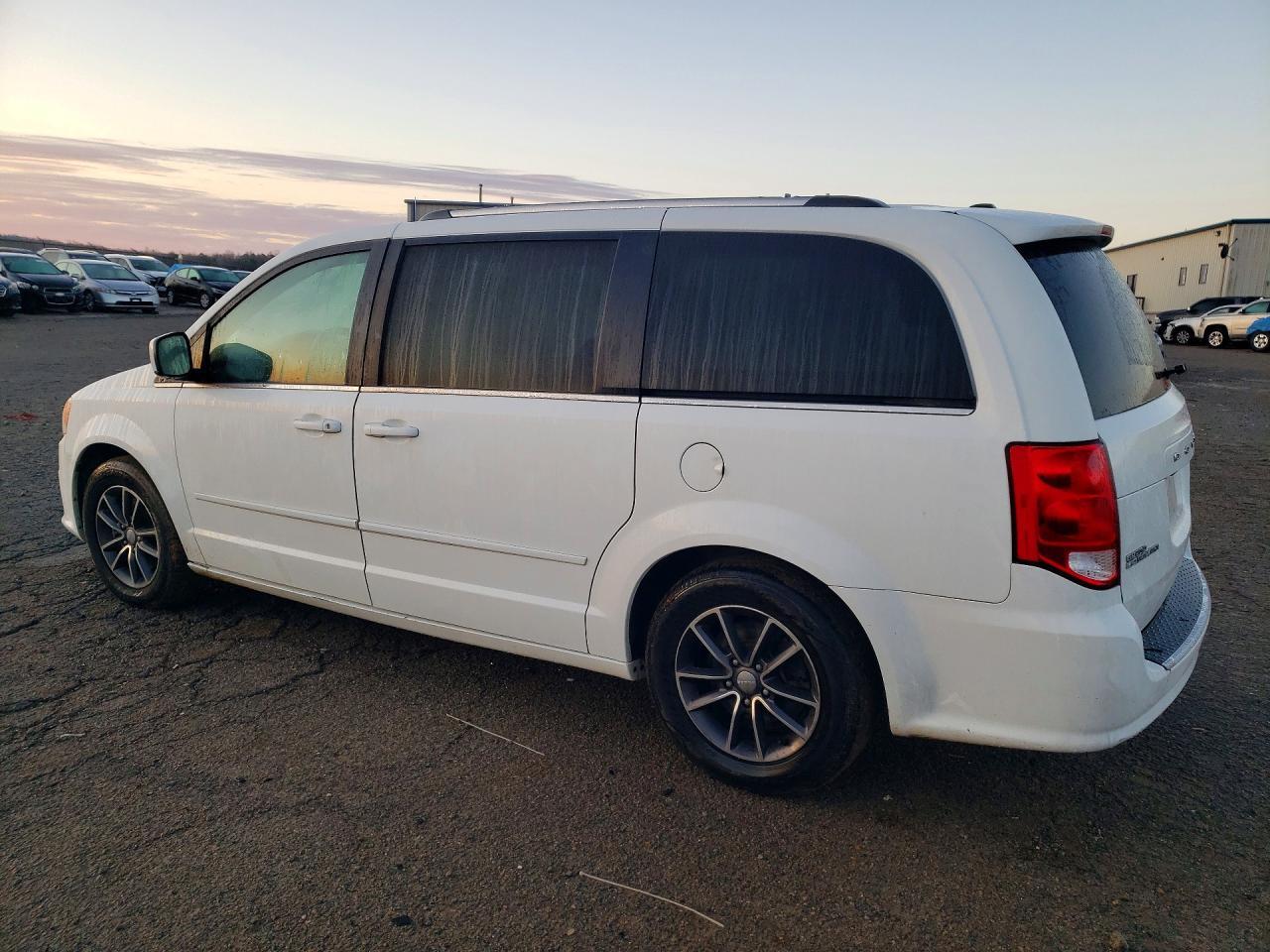 2017 Dodge Grand Caravan Sxt - Фото 2