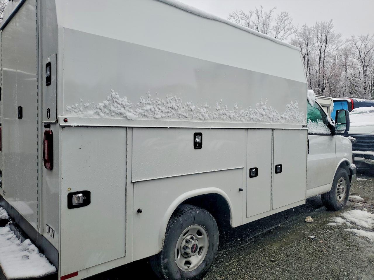 2024 GMC Savana Utility / Service Truck - Фото 3
