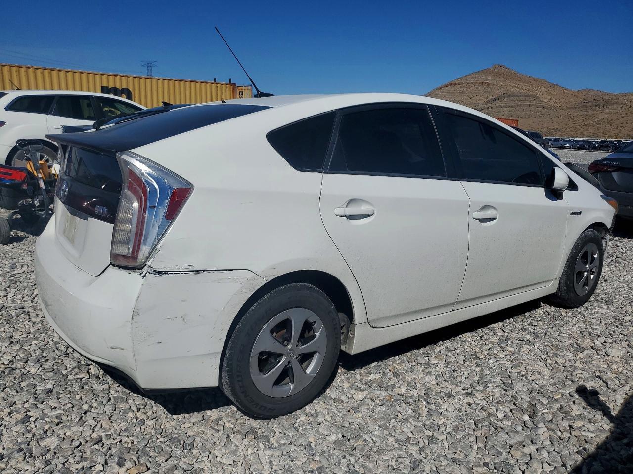 2014 Toyota Prius Three - Image 3