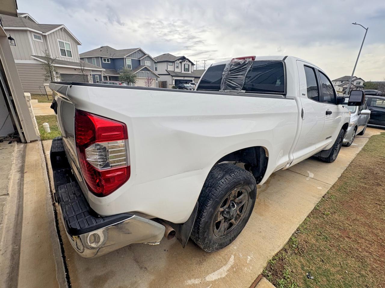 2016 Toyota Tundra Sr5 - Image 4