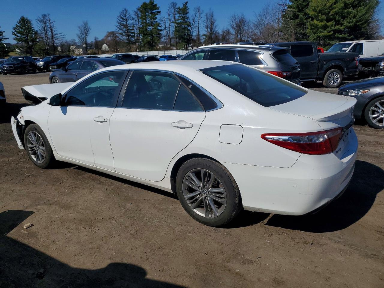 2016 Toyota Camry Se - Image 2