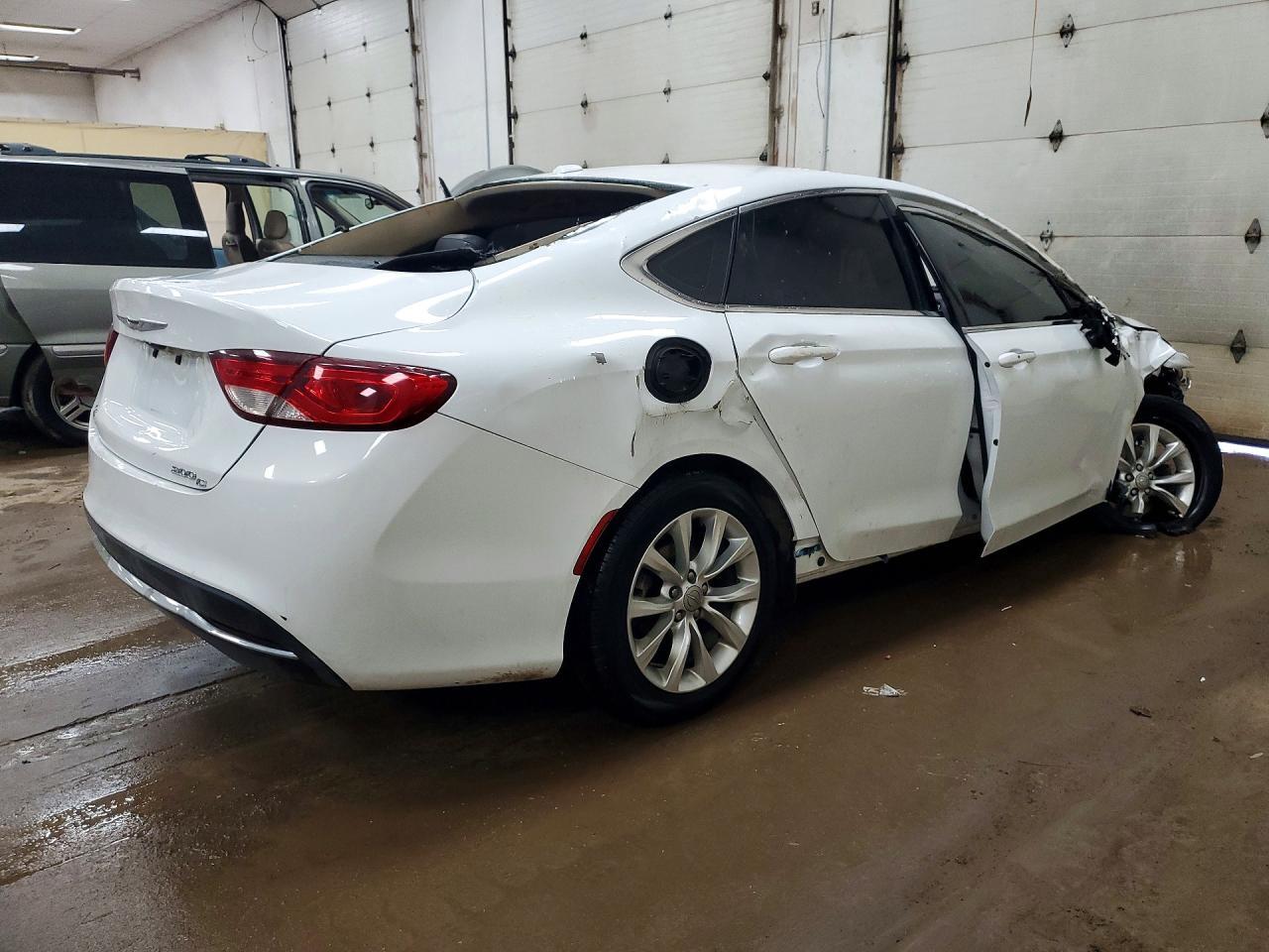 2015 Chrysler 200 C - Фото 3