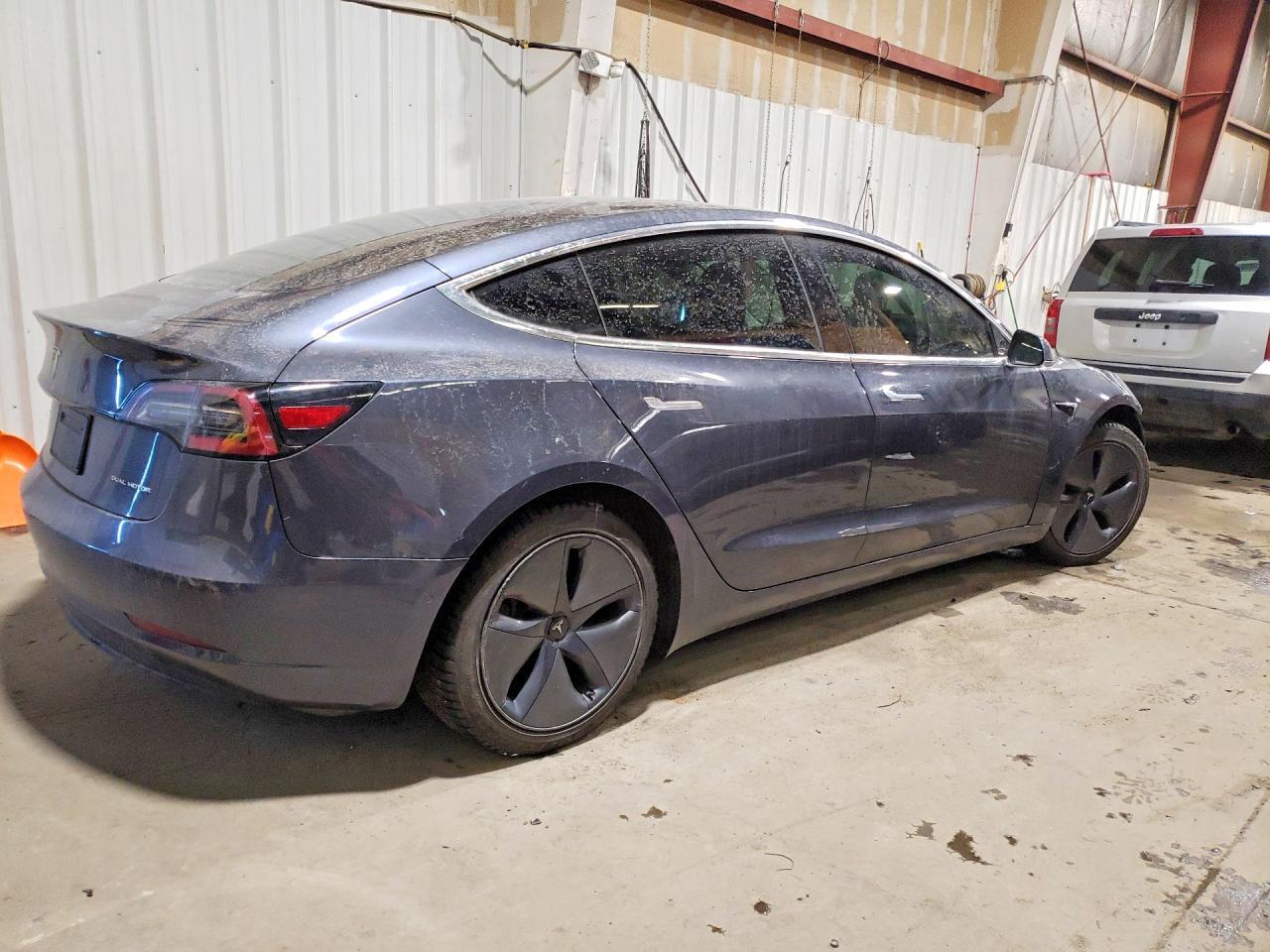 2019 Tesla Model 3 - Фото 3