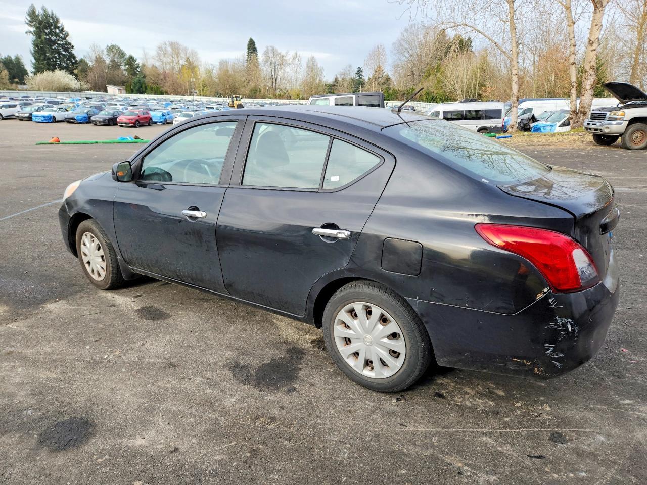 2012 Nissan Versa 1.6 S - Image 2