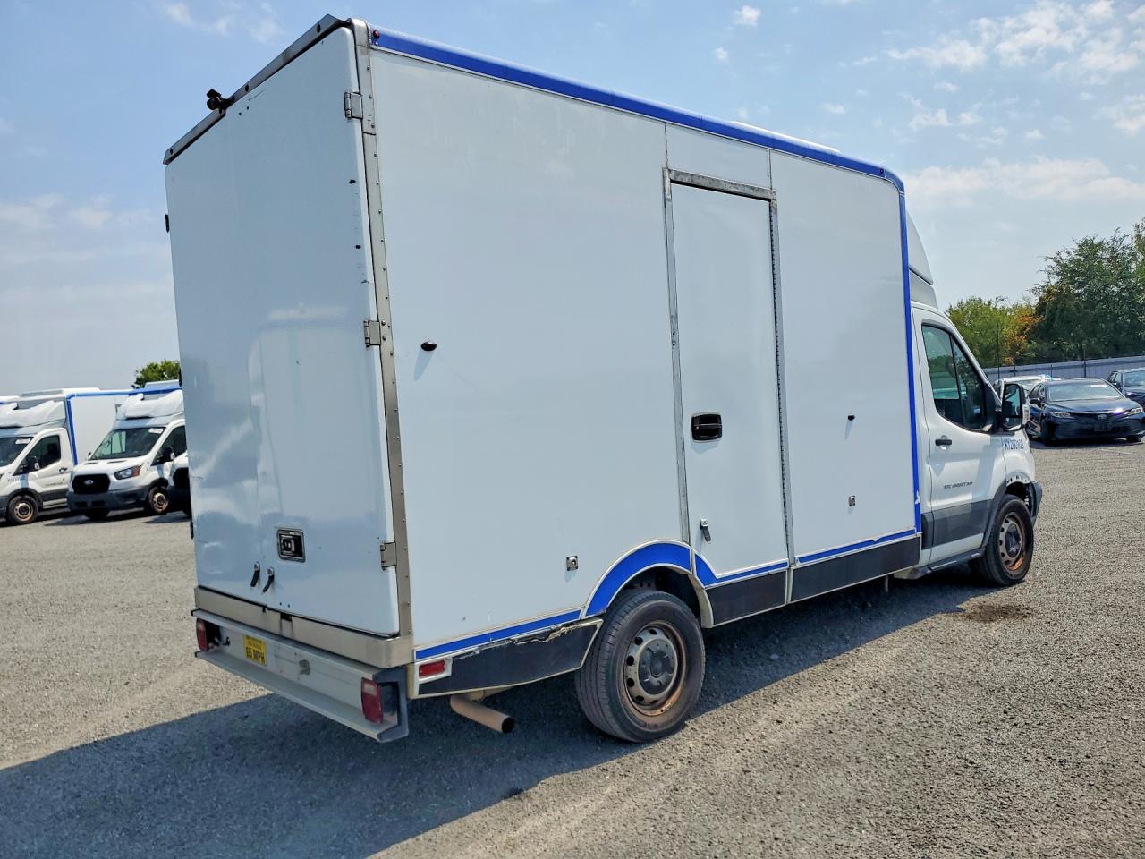 2020 Ford Transit Delivery Truck - Фото 3