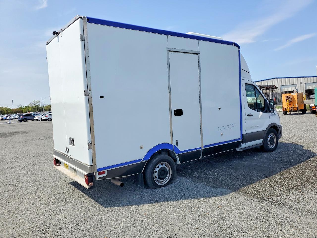 2021 Ford Transit Delivery Truck - Фото 3