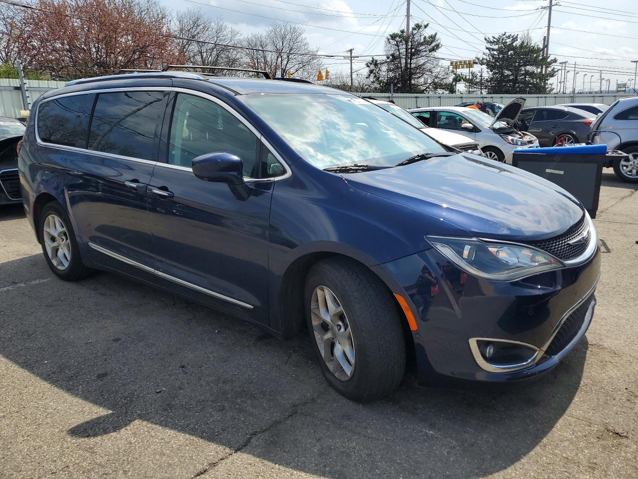 2017 Chrysler Pacifica Touring L Plus - Фото 4