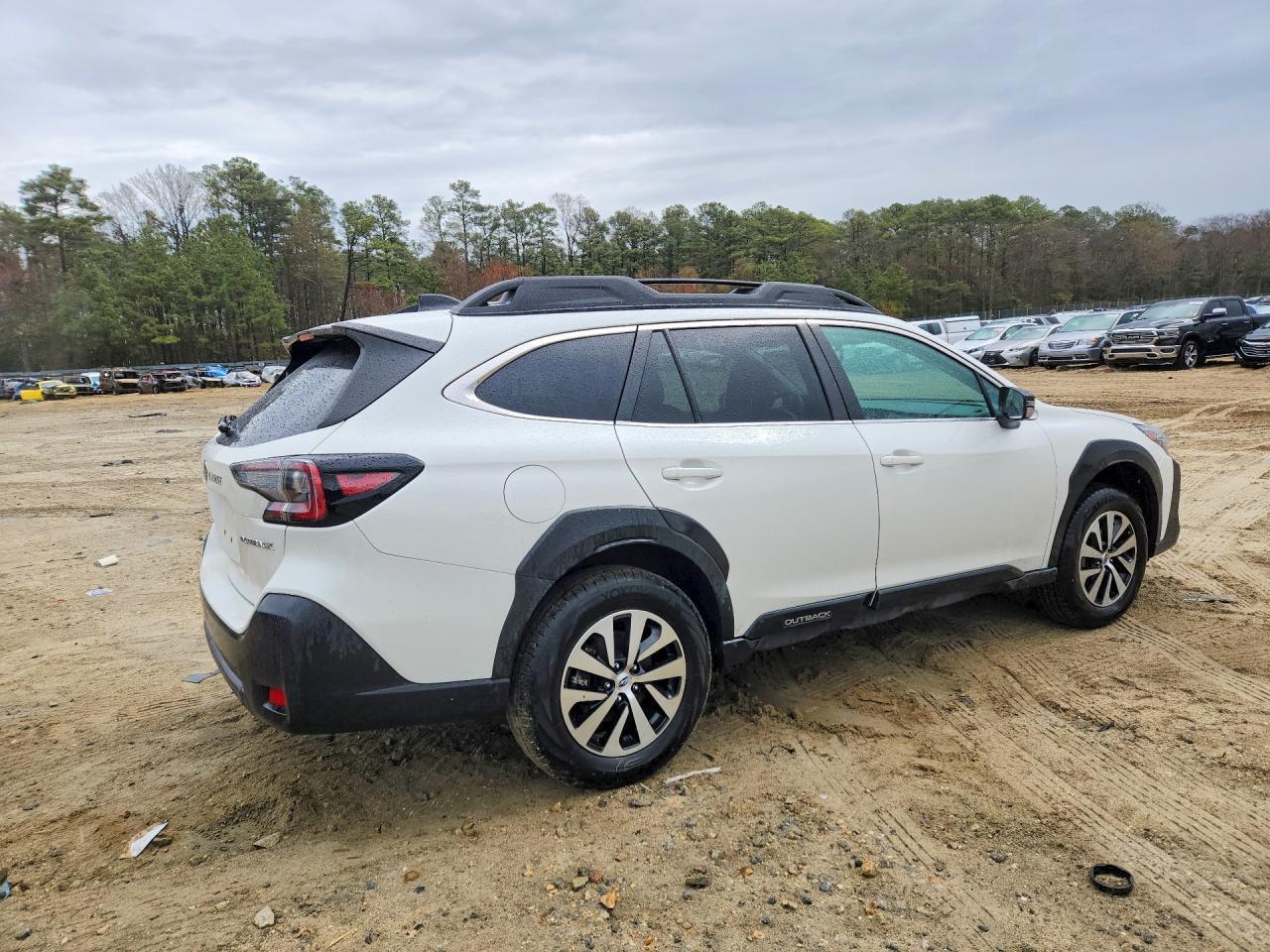 2024 Subaru Outback Premium - Image 3