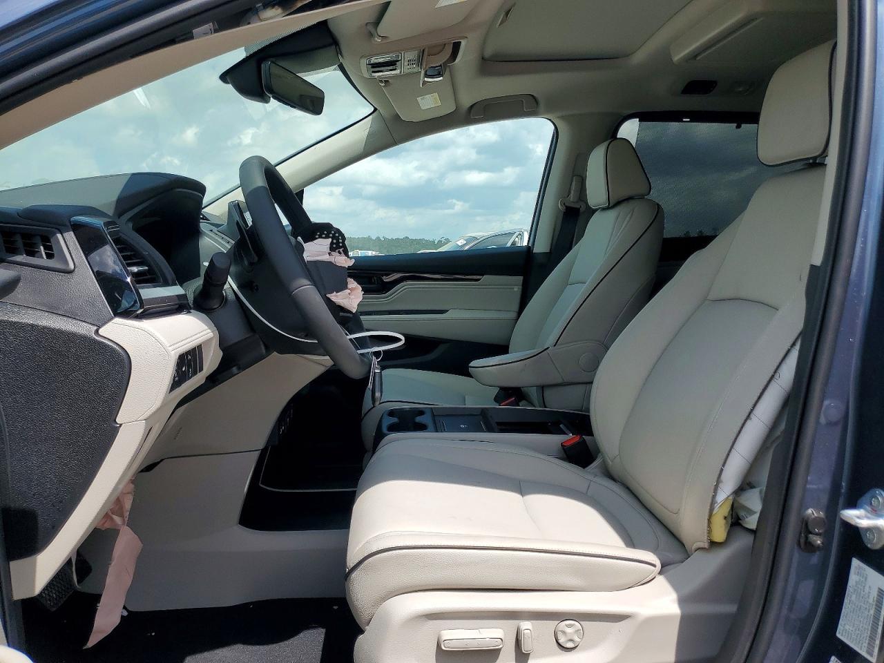 2026 Honda Odyssey Touring - Image 7