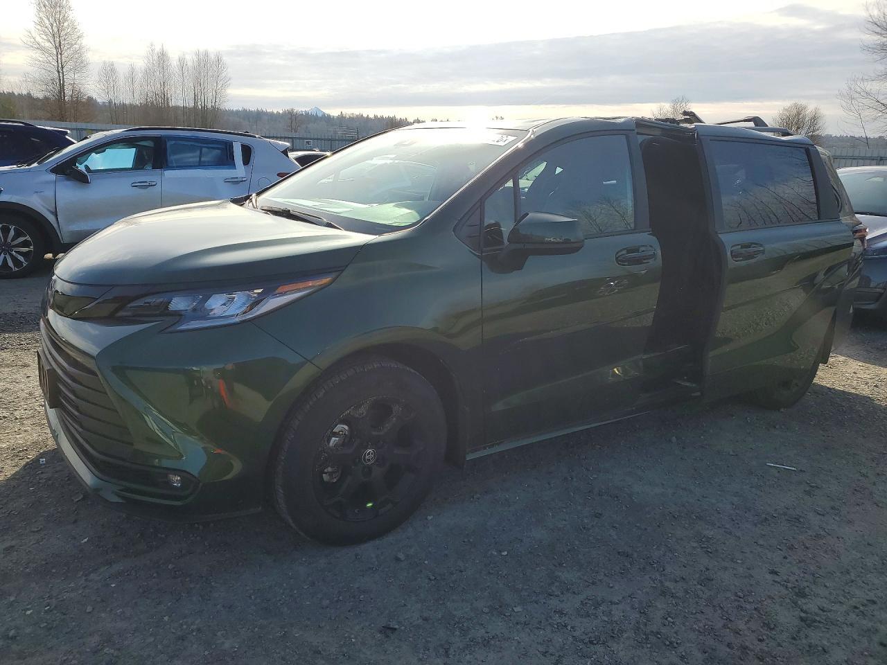 2025 Toyota Sienna Woodland Edition
