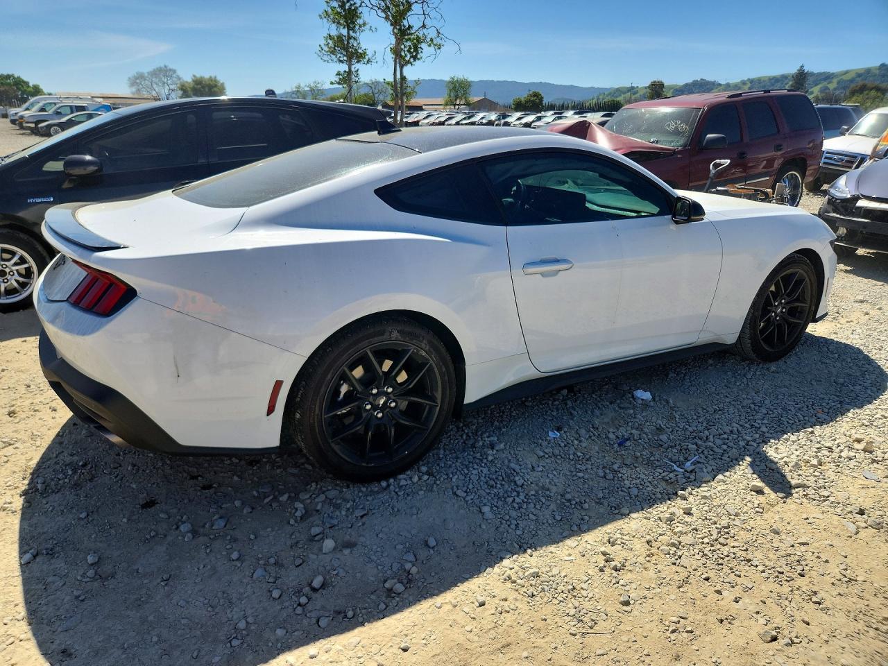 2025 Ford Mustang - Фото 3