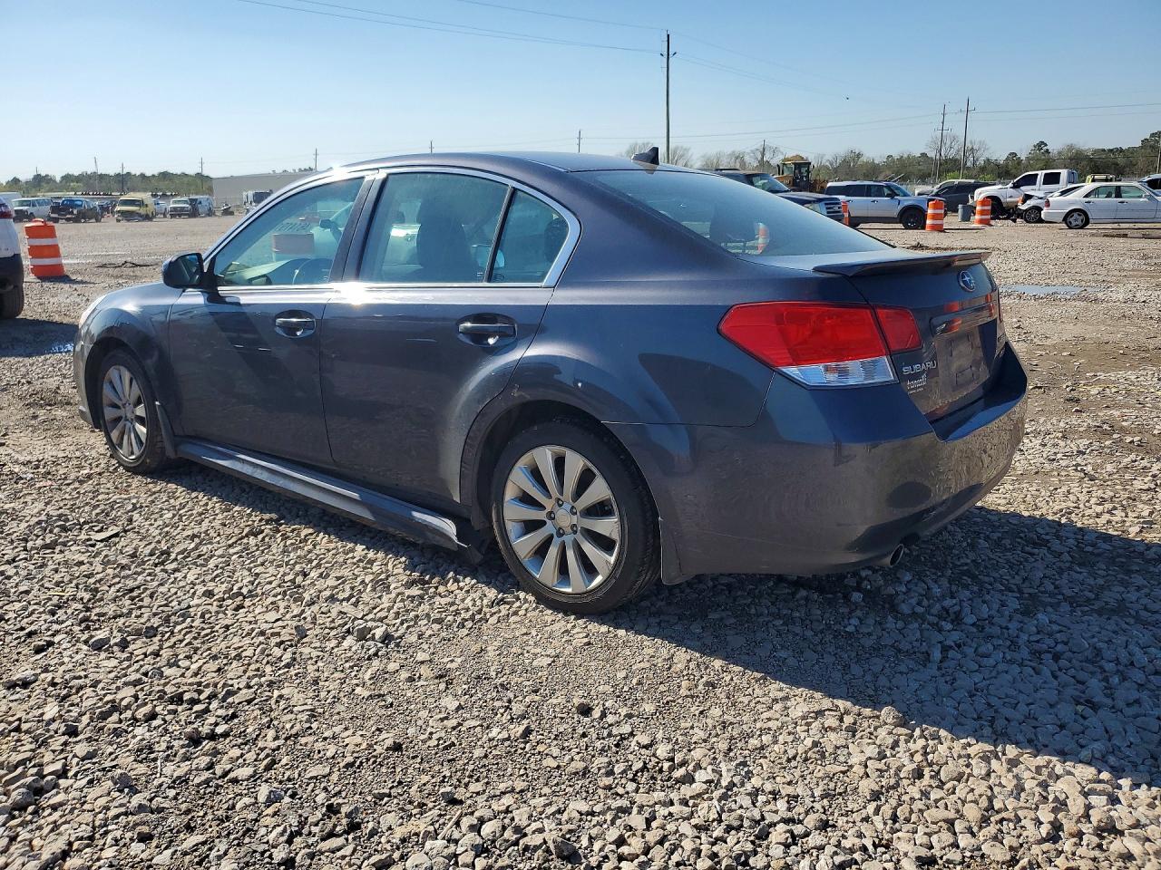 2011 Subaru Legacy 2.5I Limited - Фото 2