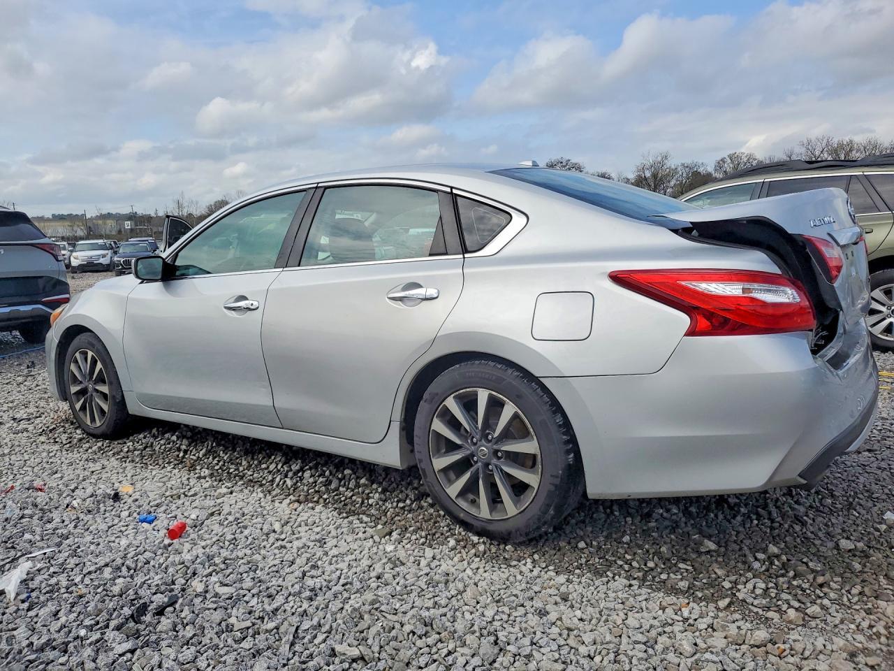 2017 Nissan Altima 2.5 Sv - Image 2