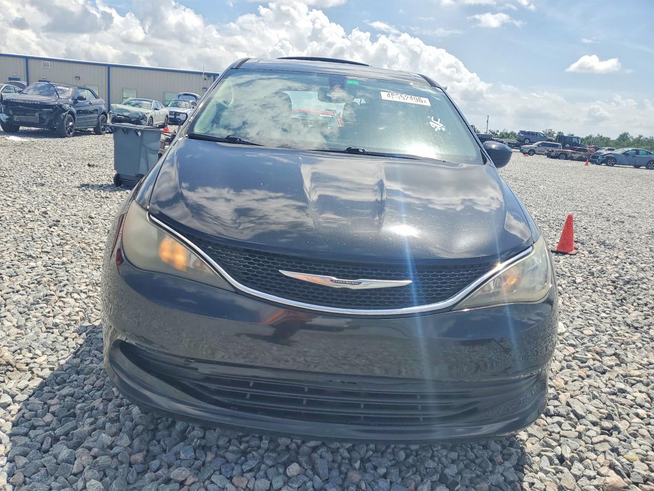 2017 Chrysler Pacifica Touring - Image 5