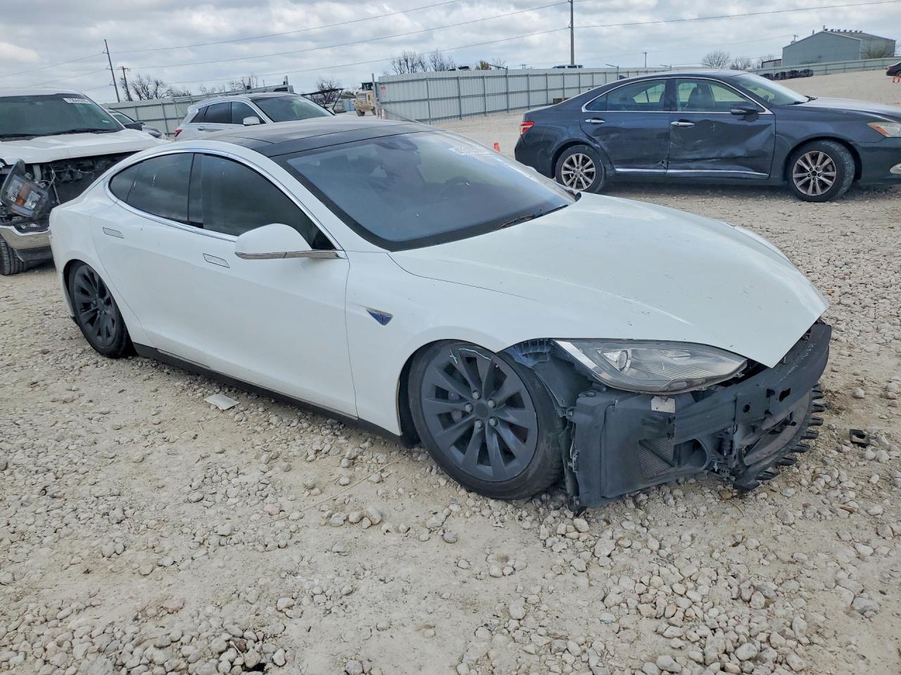 2015 Tesla Model S 85D - Фото 4