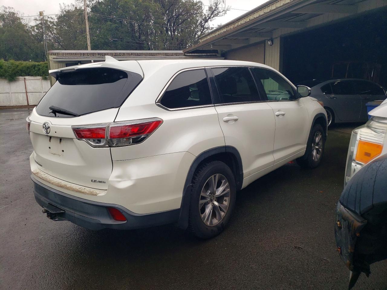 2016 Toyota Highlander Le Plus - Фото 3