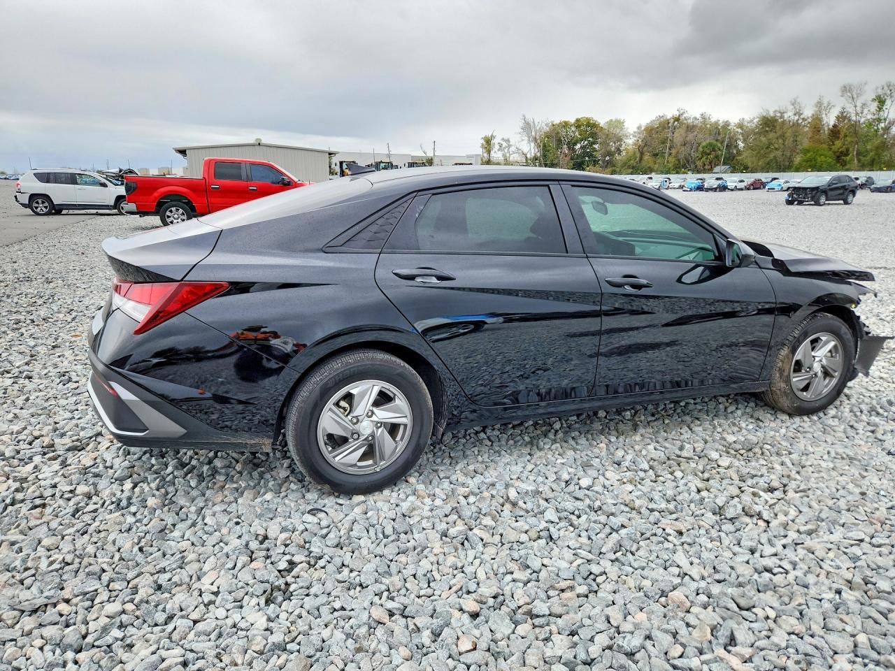 2025 Hyundai Elantra Se - Фото 3