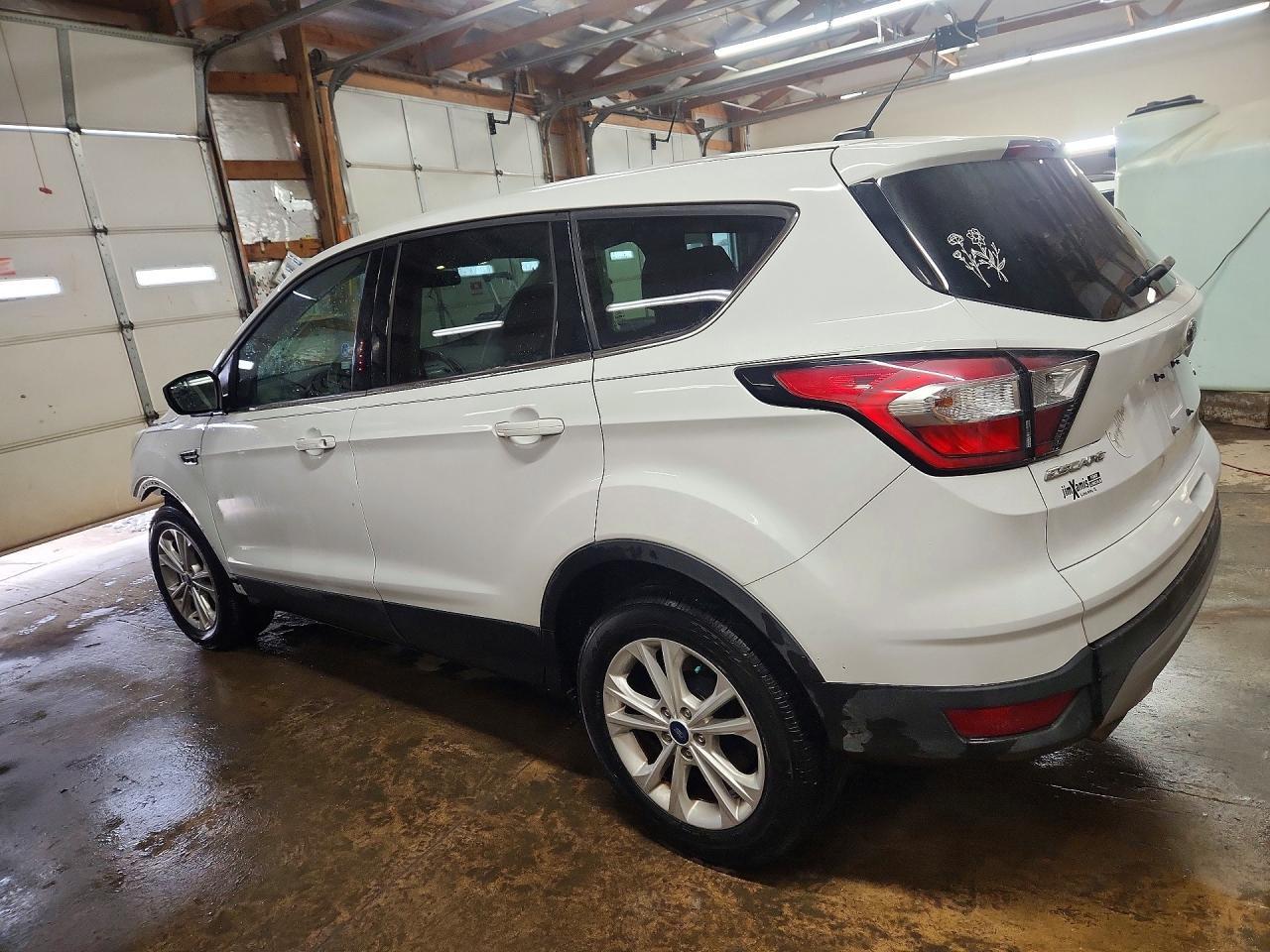 2017 Ford Escape Se - Фото 2