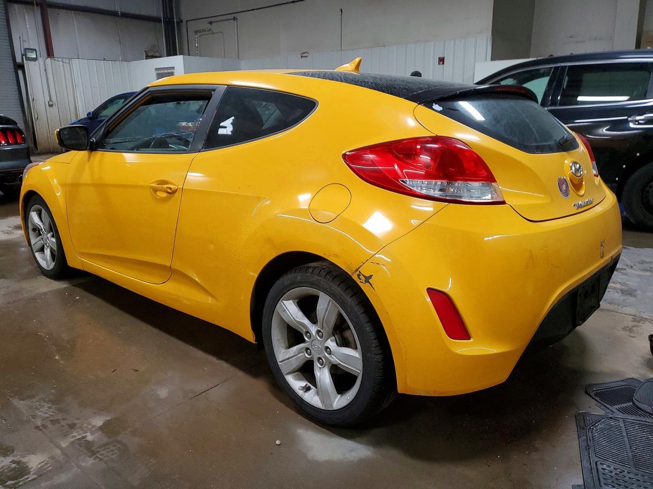 2014 Hyundai Veloster Base - Фото 2
