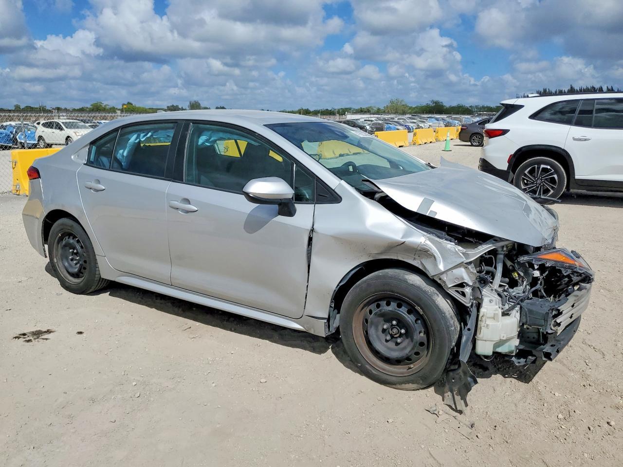 2022 Toyota Corolla Le - Фото 4