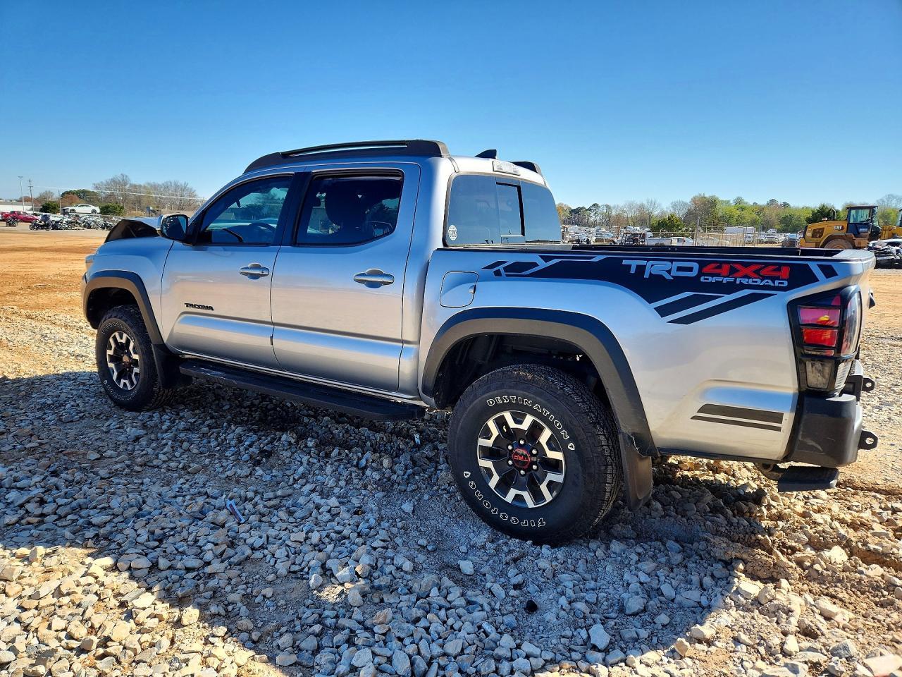 2017 Toyota Tacoma Trd Off-Road - Image 2