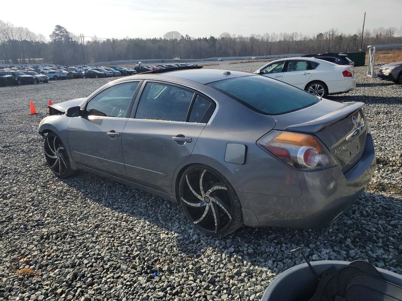 2008 Nissan Altima 3.5 Se - Фото 2