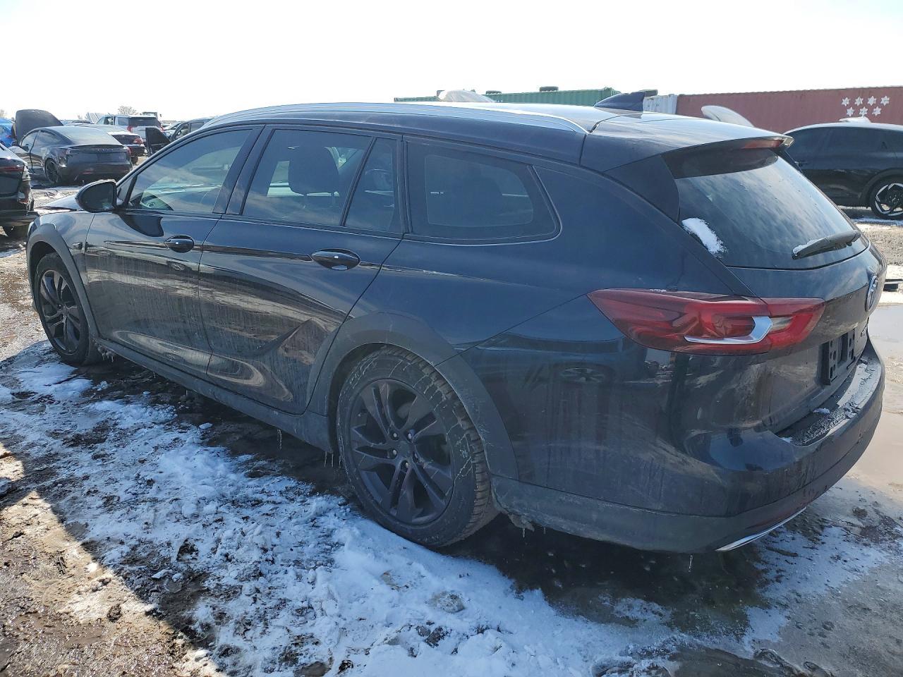 2018 Buick Regal Tourx Essence - Image 2