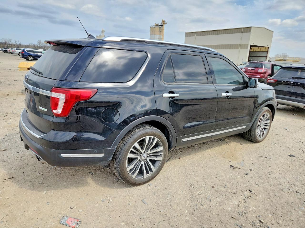 2018 Ford Explorer Platinum - Image 3