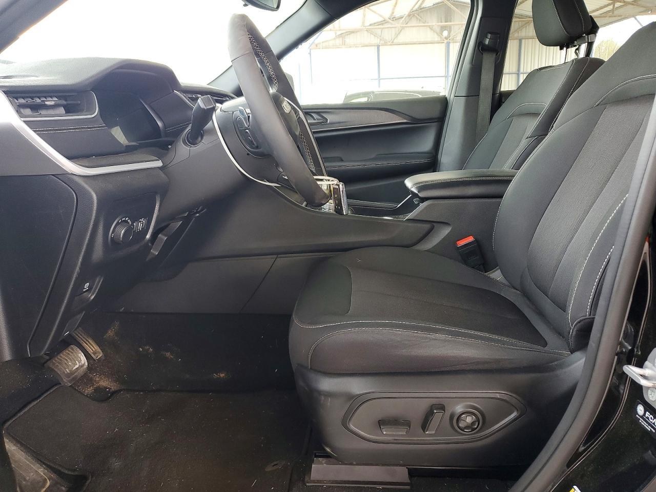 2024 Jeep Grand Cherokee Laredo - Image 7