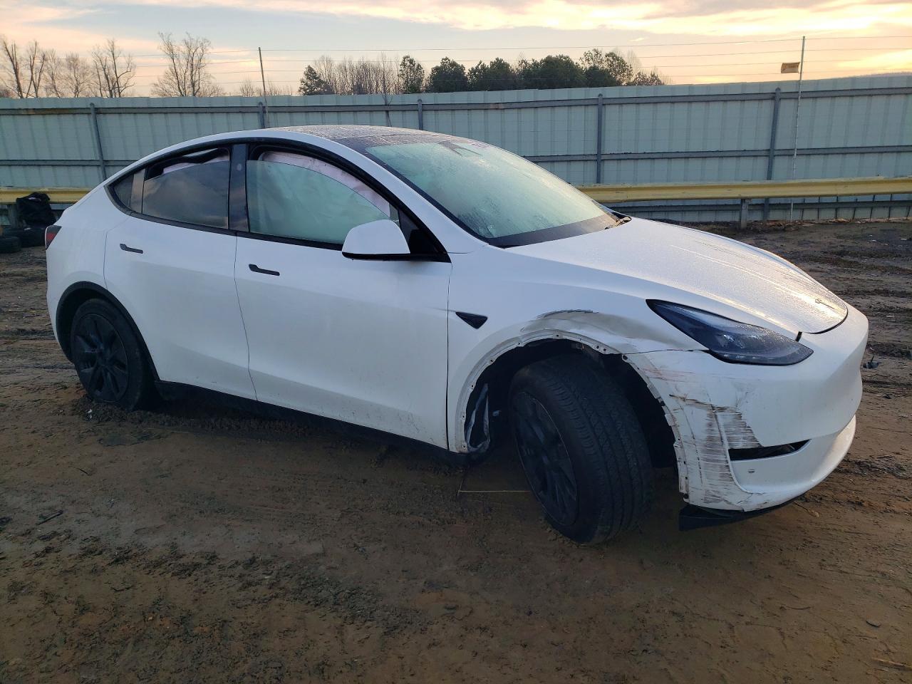 2024 Tesla Model Y - Фото 4