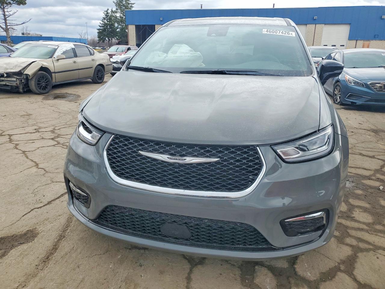 2025 Chrysler Pacifica Select - Image 5